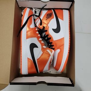 SOLD Jordan 1 Mid Metalic Orange